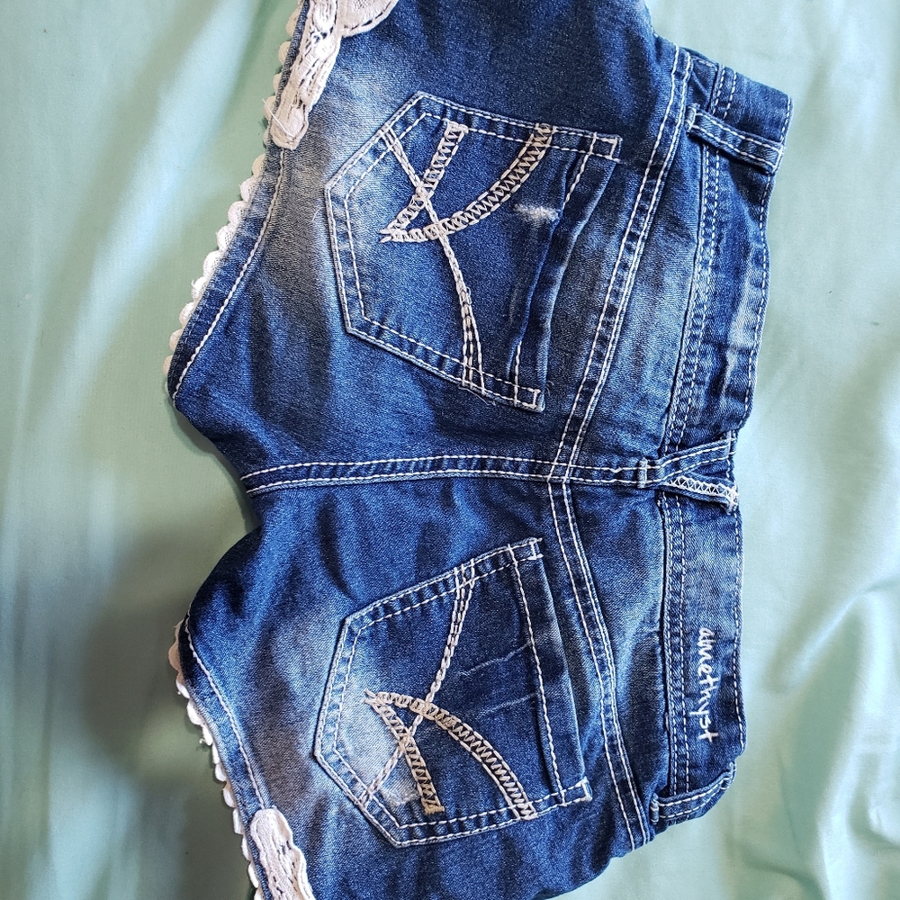 Shorts - Picture 3 of 3